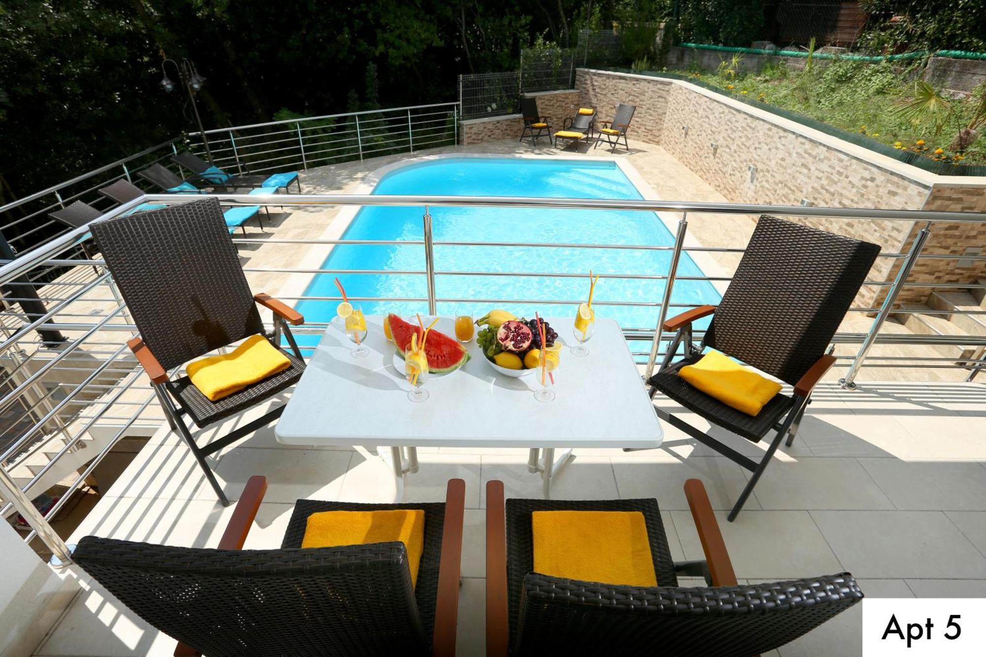 Villa Dragi With Pool, Sauna, & Whirlpool Opatija Habitación foto